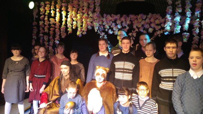 Воспитанники ЦССВ посетили драматический театр имени Н.Орлова